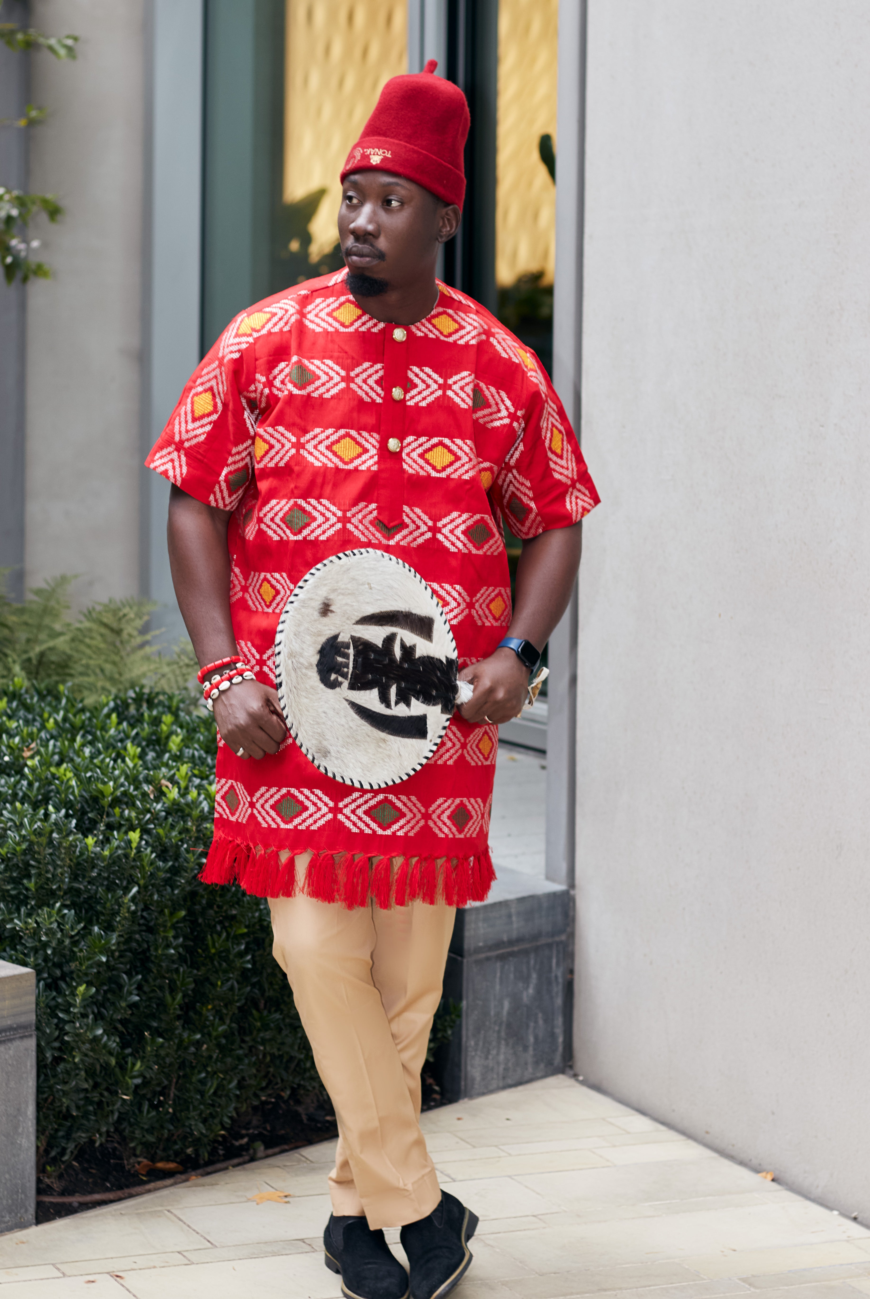 Discover original Igbo Awaete at CUMO London. Shop men’s Akwete kaftan outfits, perfect for weddings, cultural events, and stylish traditional African menswear.